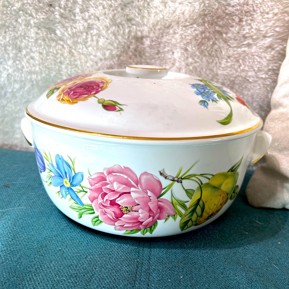 Vintage Royal Worcester round casserole with lid 1978 Pershore